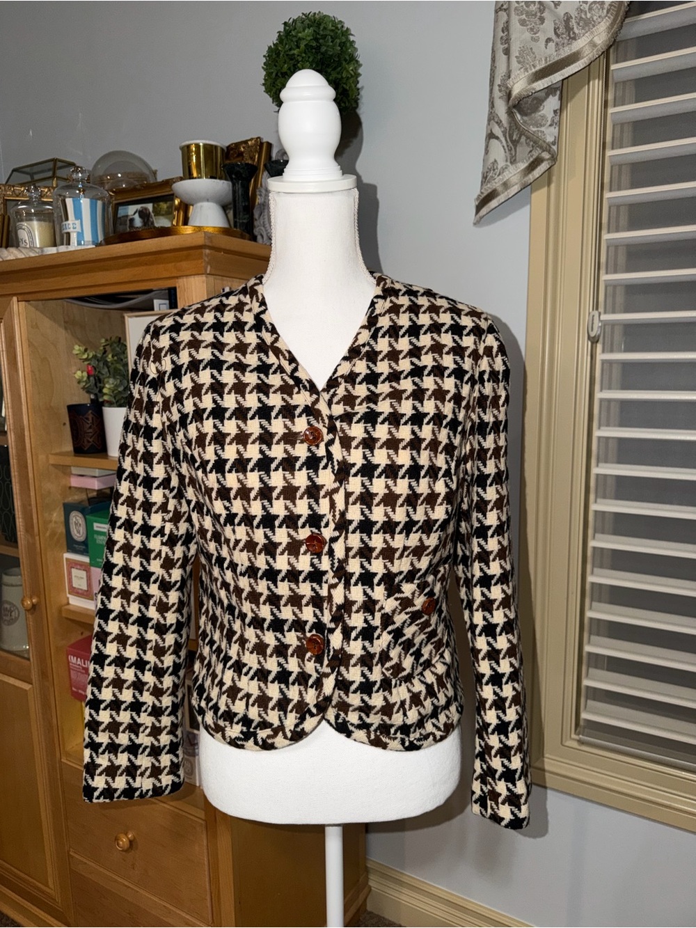 Women's Vintage Wool Houndstooth Button-Front Jacket in Black & Cream Size Small